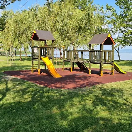 Heder 발라톤페니베스